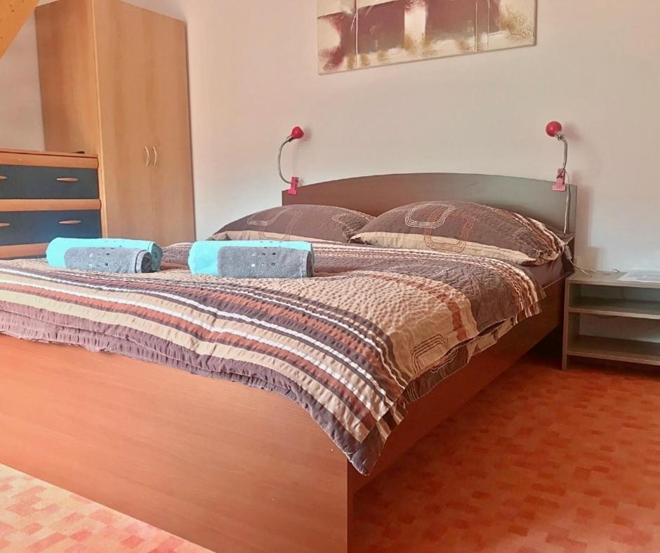 Apartmama Lipova Exterior foto